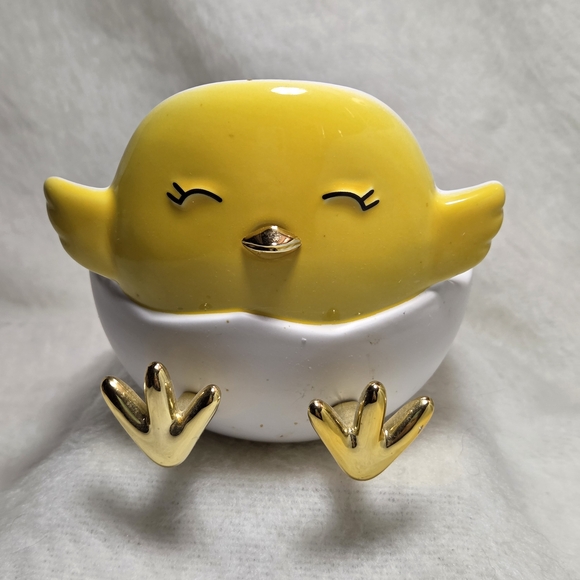 Bath & Body Works Yellow and Gold Chick Single Wick Candle Holder - Picture 1 of 3